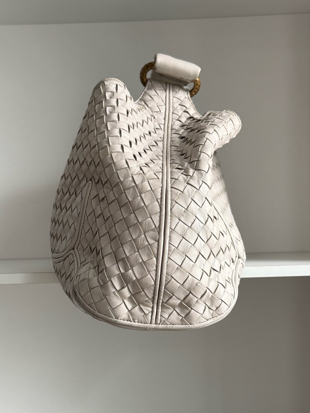 Bottega Veneta Cream Hobo Bag with Woven Leather and Curved Design - Picture 3 of 16